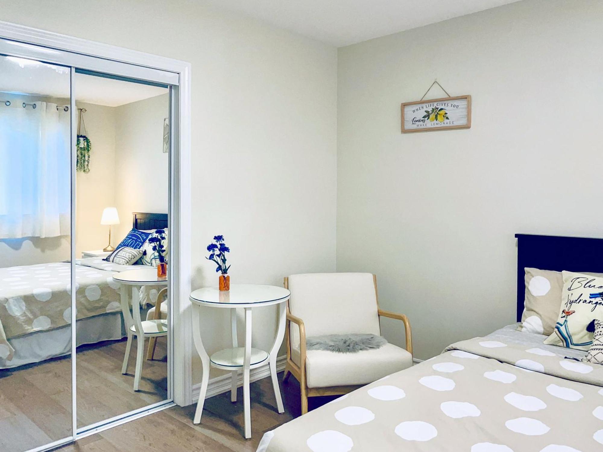 Apartamento Newly-Renovated 3Br House, 12 Minutes To Airport Toronto Exterior foto