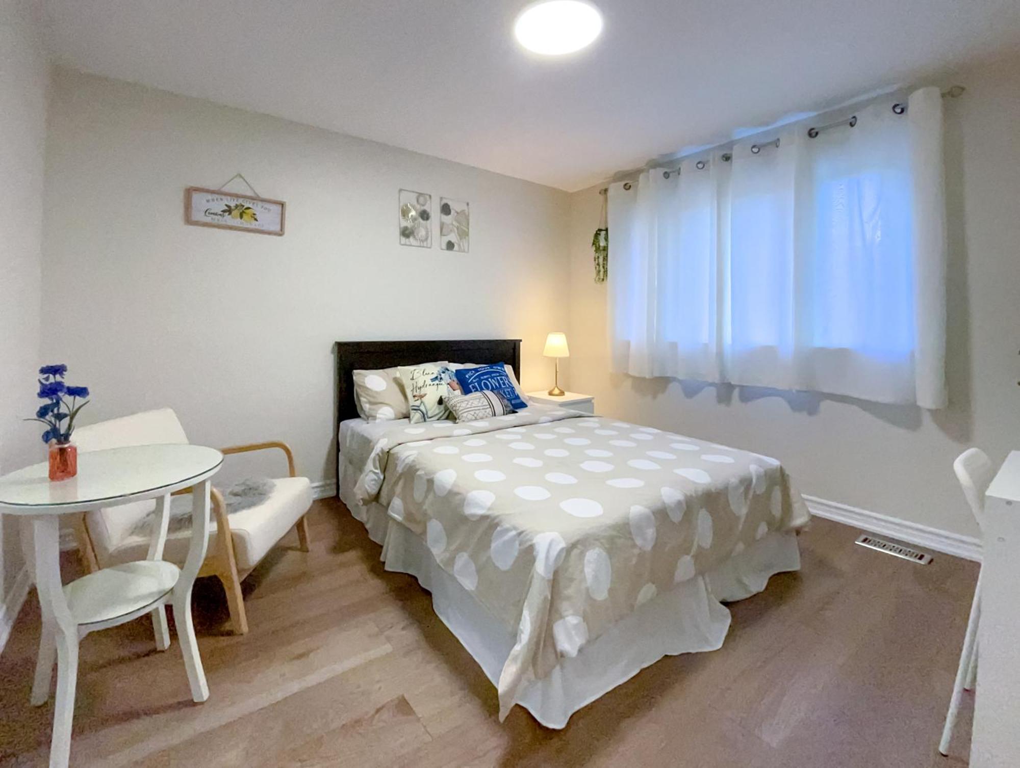 Apartamento Newly-Renovated 3Br House, 12 Minutes To Airport Toronto Exterior foto