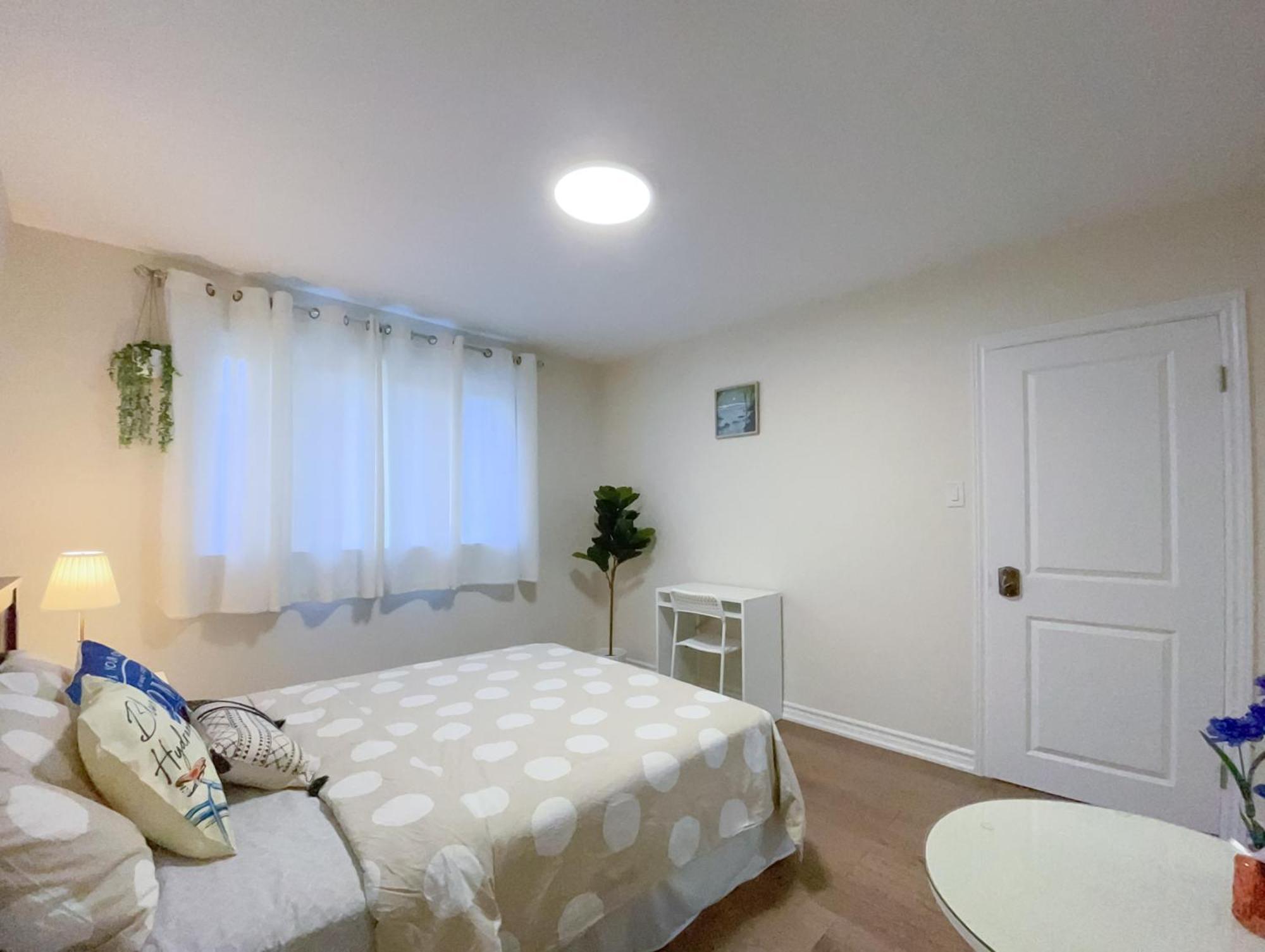 Apartamento Newly-Renovated 3Br House, 12 Minutes To Airport Toronto Exterior foto