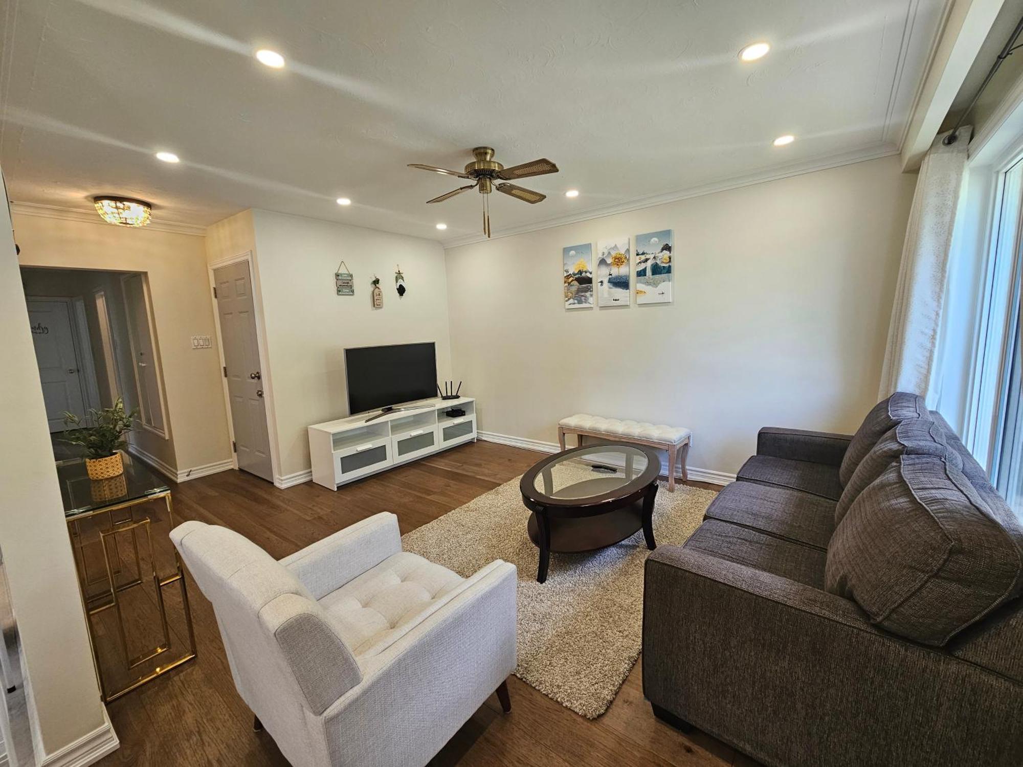 Apartamento Newly-Renovated 3Br House, 12 Minutes To Airport Toronto Exterior foto