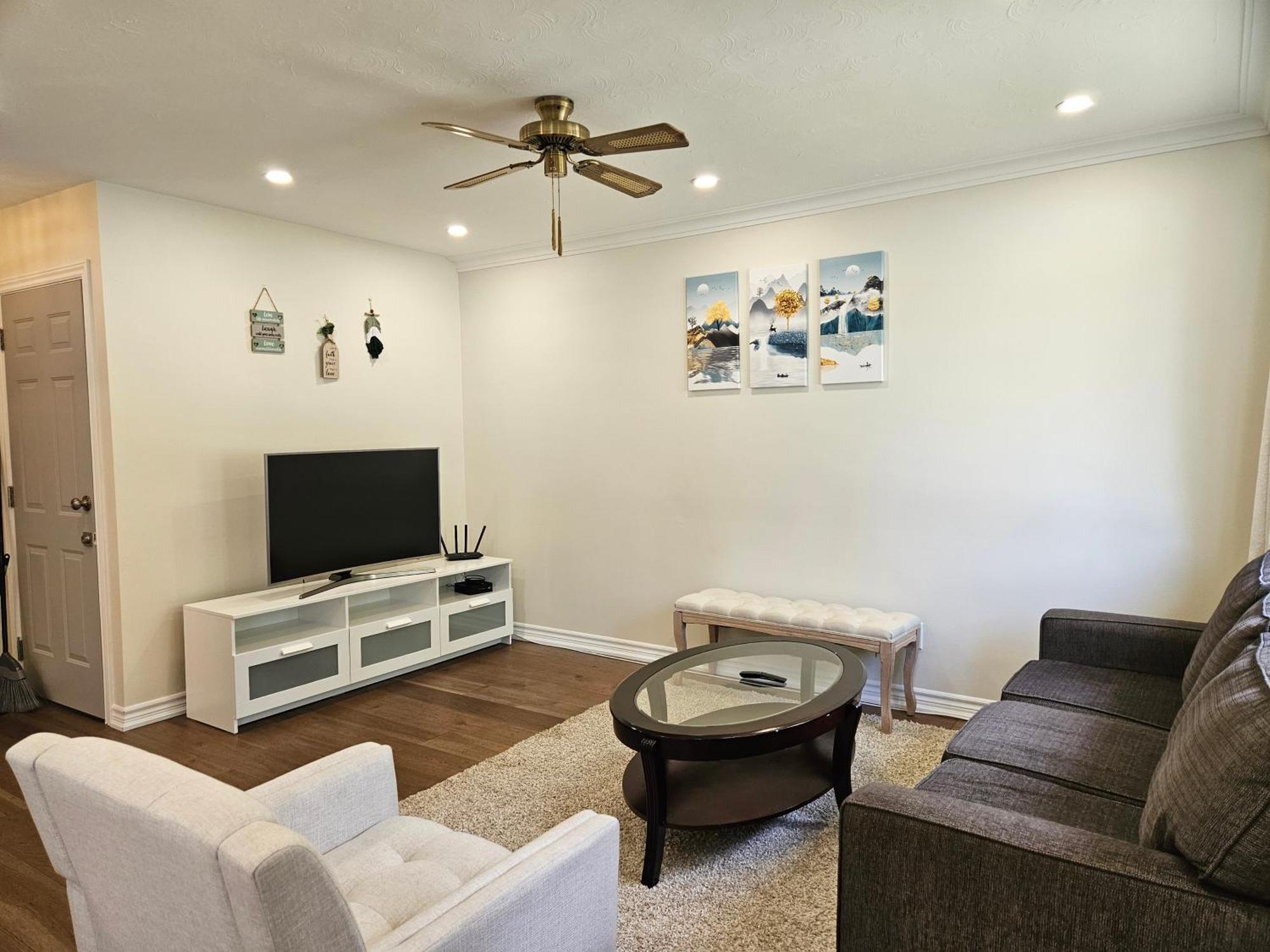 Apartamento Newly-Renovated 3Br House, 12 Minutes To Airport Toronto Exterior foto
