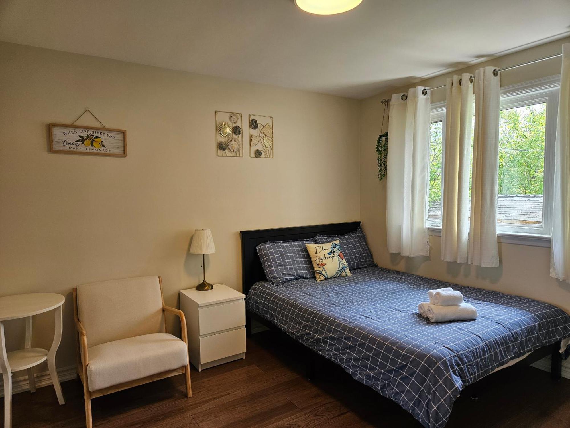 Apartamento Newly-Renovated 3Br House, 12 Minutes To Airport Toronto Exterior foto