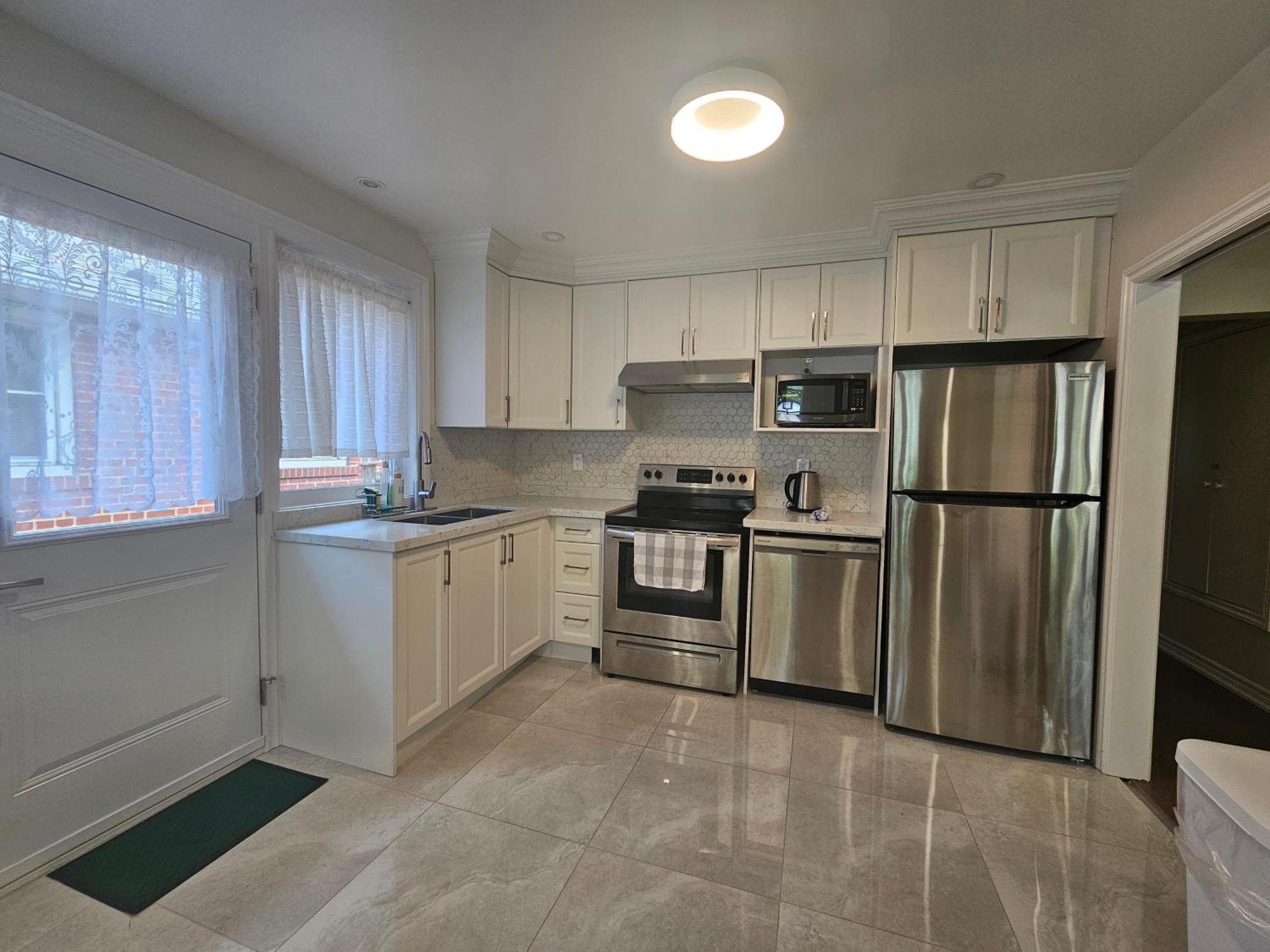 Apartamento Newly-Renovated 3Br House, 12 Minutes To Airport Toronto Exterior foto