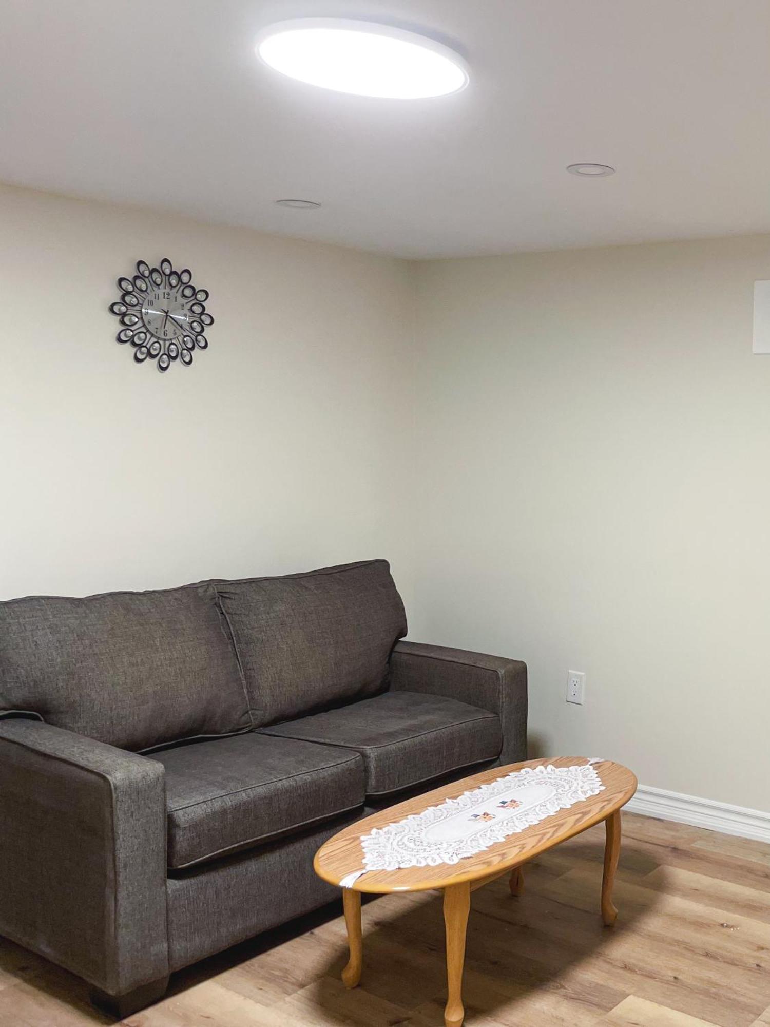 Apartamento Newly-Renovated 3Br House, 12 Minutes To Airport Toronto Exterior foto