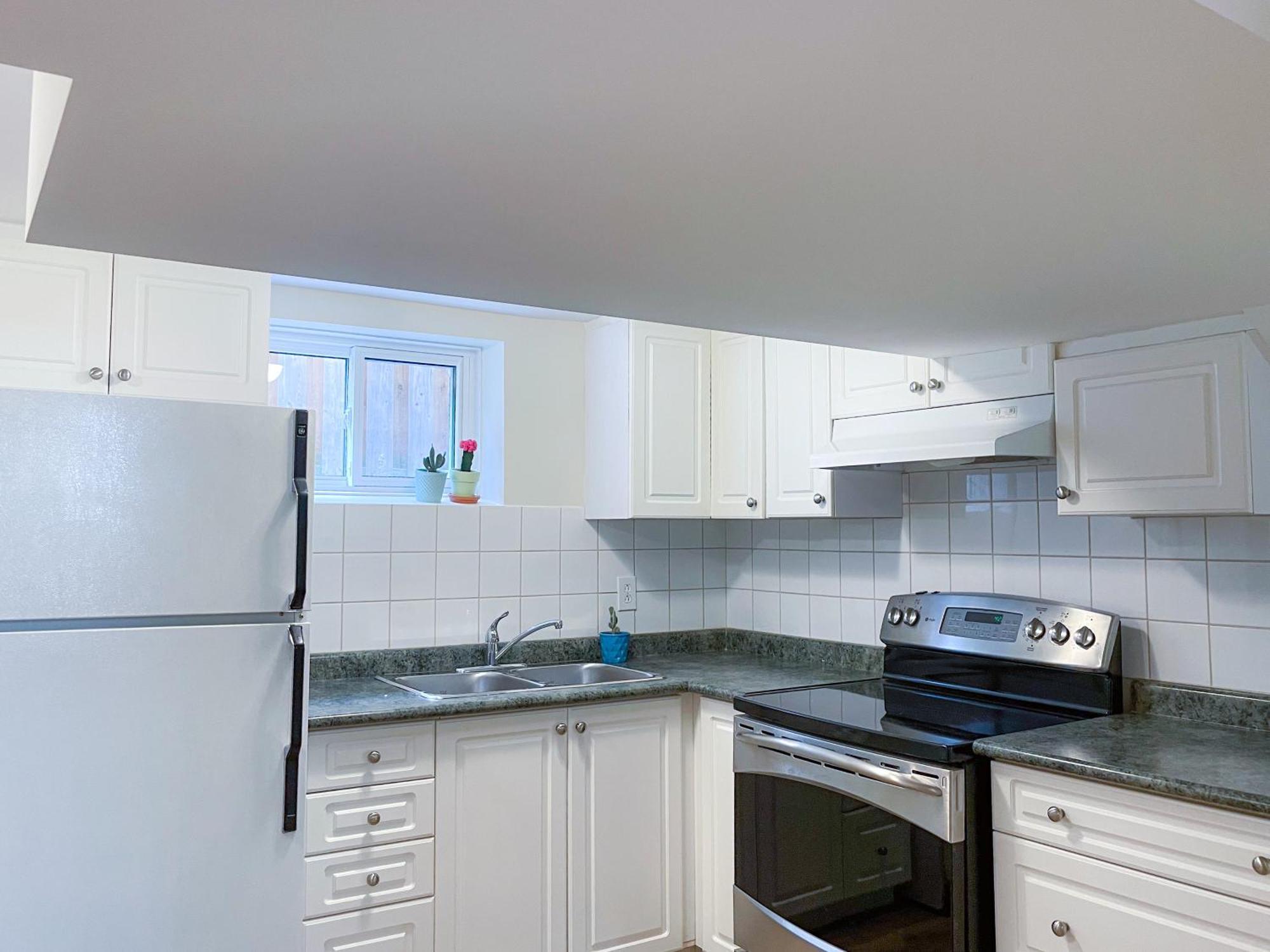 Apartamento Newly-Renovated 3Br House, 12 Minutes To Airport Toronto Exterior foto