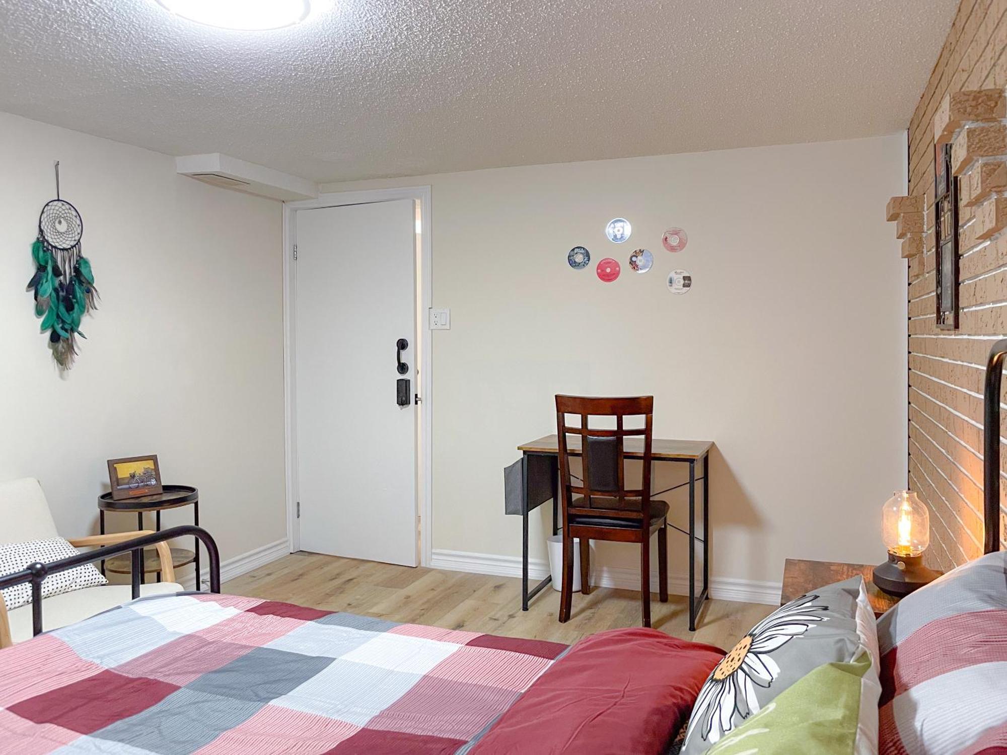Apartamento Newly-Renovated 3Br House, 12 Minutes To Airport Toronto Exterior foto
